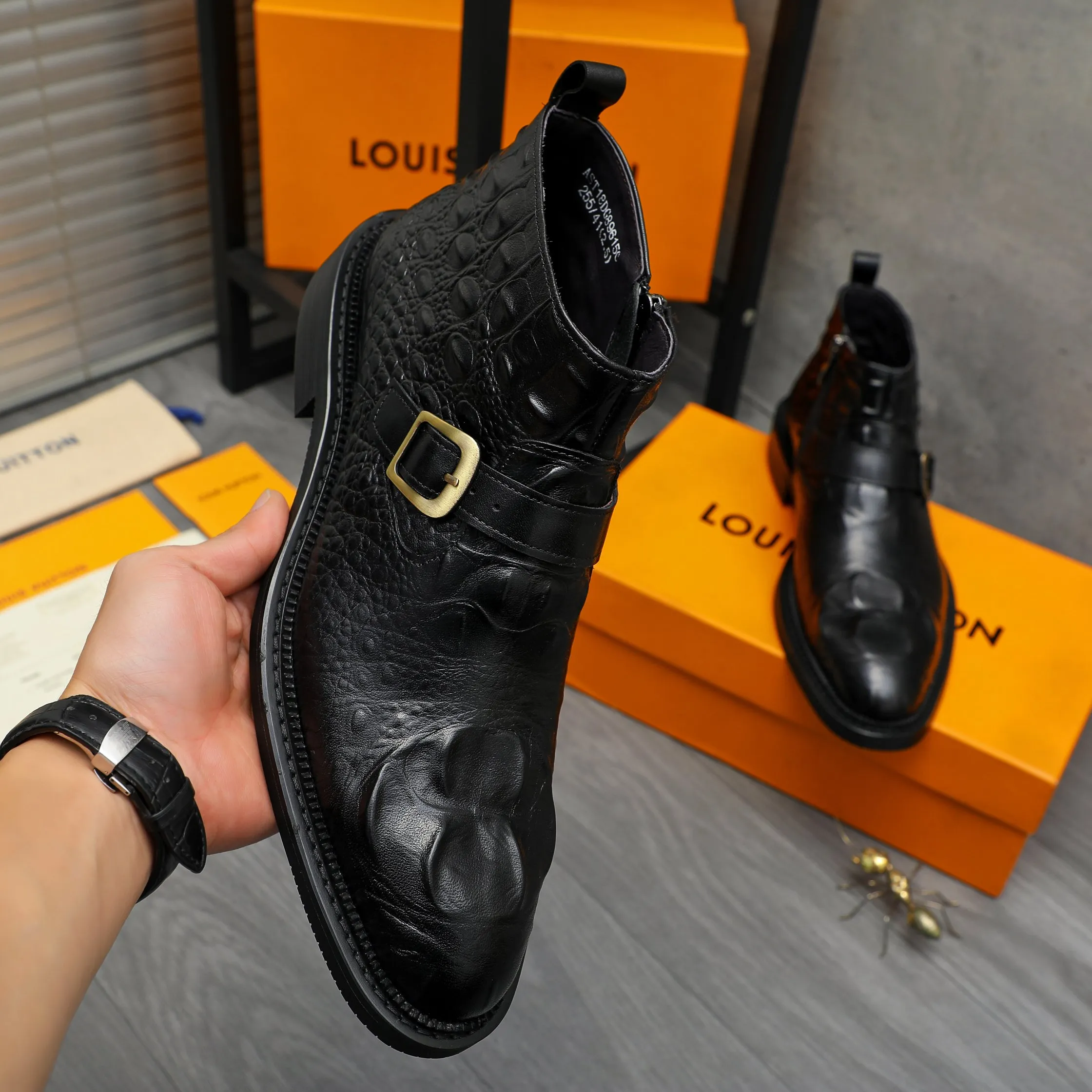 Men's shoes 💰p620 Product trademark: LV "Louis Vuitton" high-top business leather shoes Regular size: 37-46 (37.46 custom-made, non-returnable) Product materials: Selected crocodile pattern cowhide upper, pigskin lining, rubber outsole